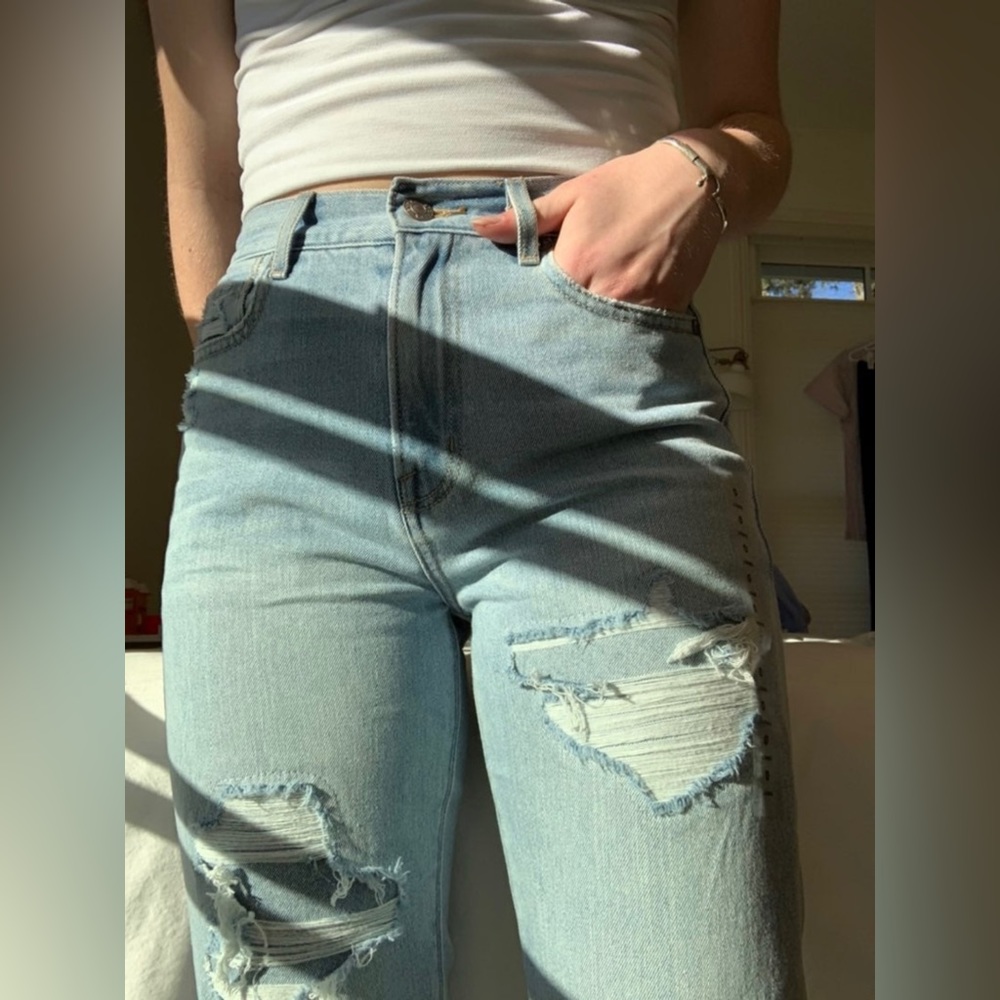 American Eagle Outfitters Women’s Ripped Mom Jeans